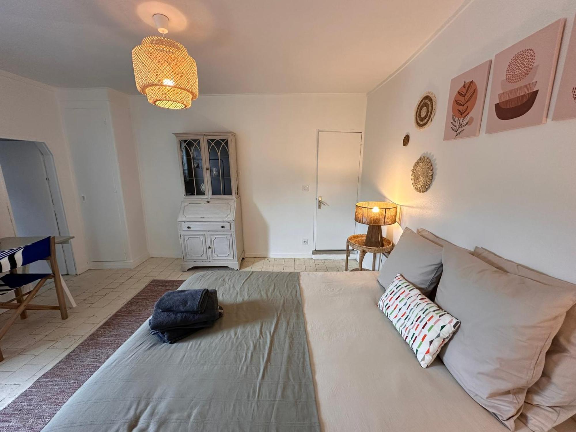 Large Apartment In City Center Honfleur Bagian luar foto