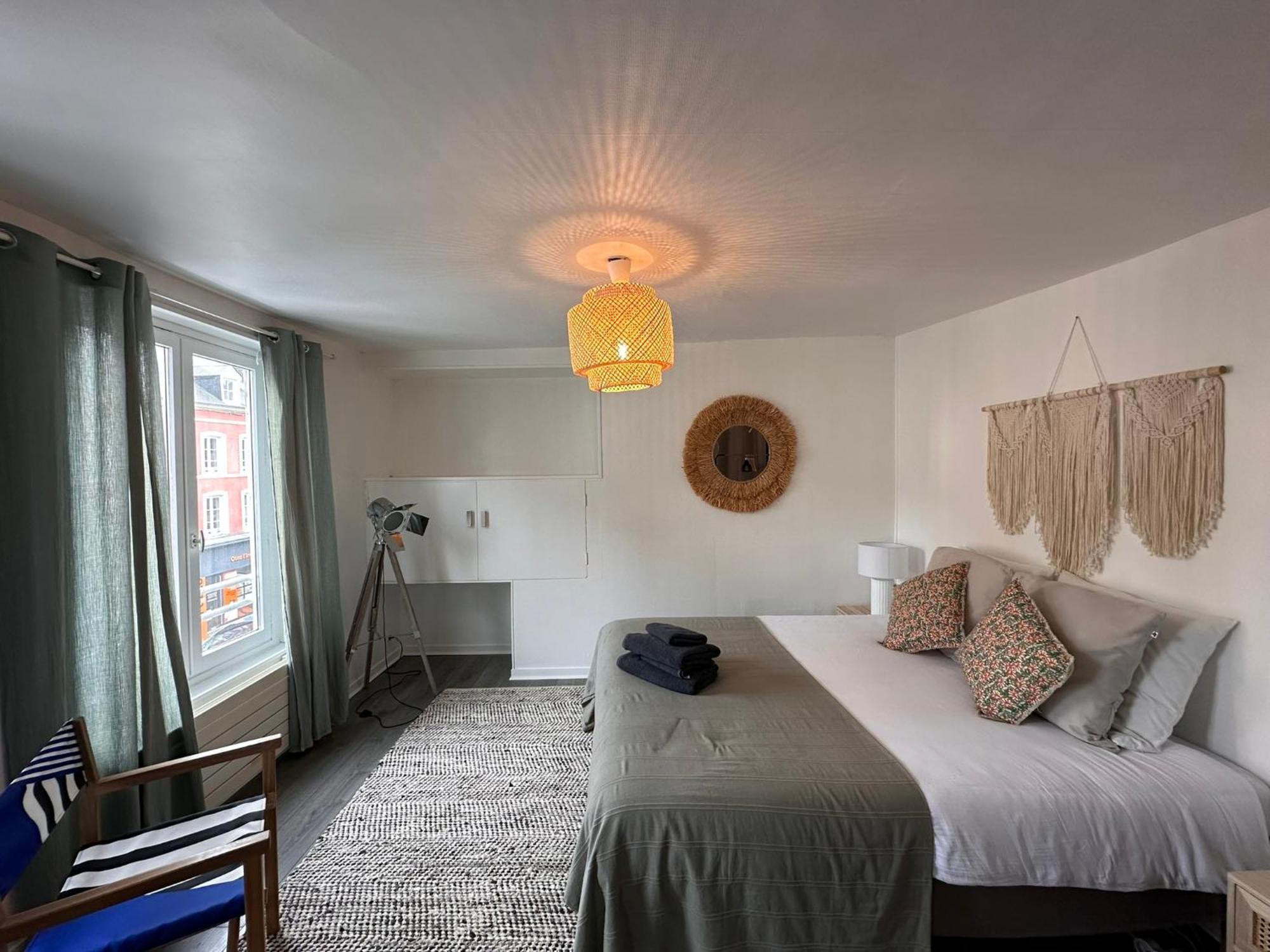 Large Apartment In City Center Honfleur Bagian luar foto